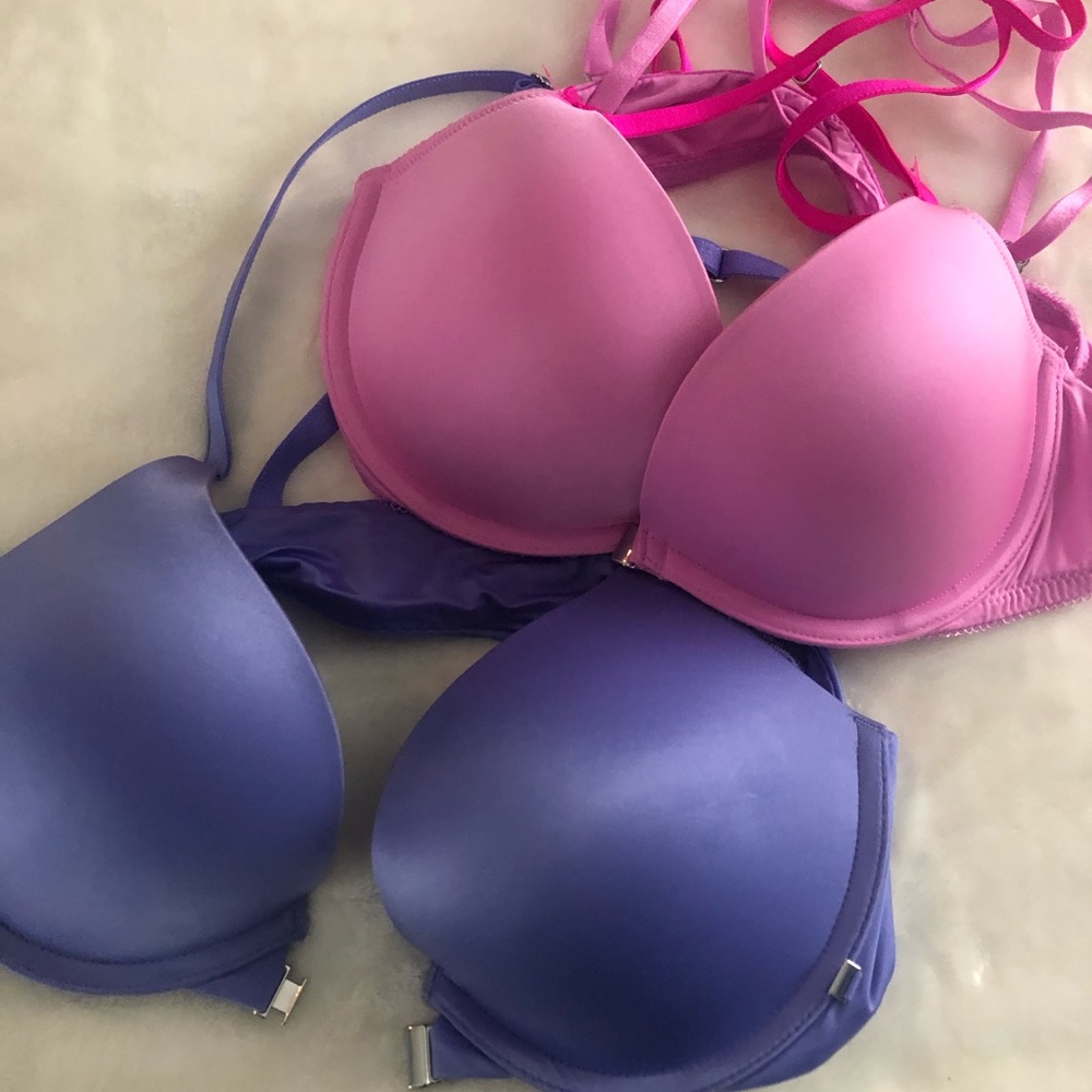 Two Vickie front close bras.